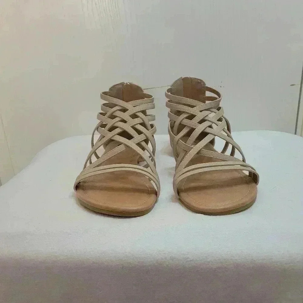 Unbranded Sandles Size 10 NWOT Beige